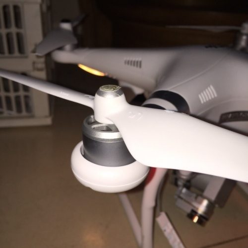 Les pales se sont enfoncées sur les pas de visses du rotor